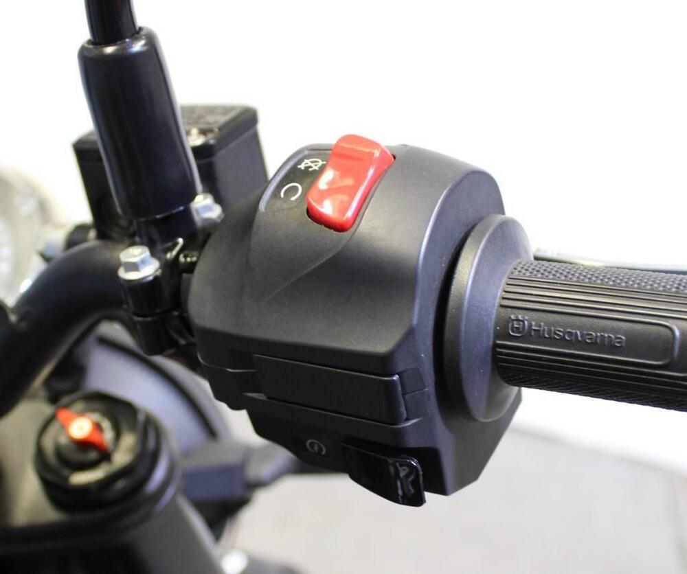 Husqvarna Svartpilen 401 (2021 - 23) (11)