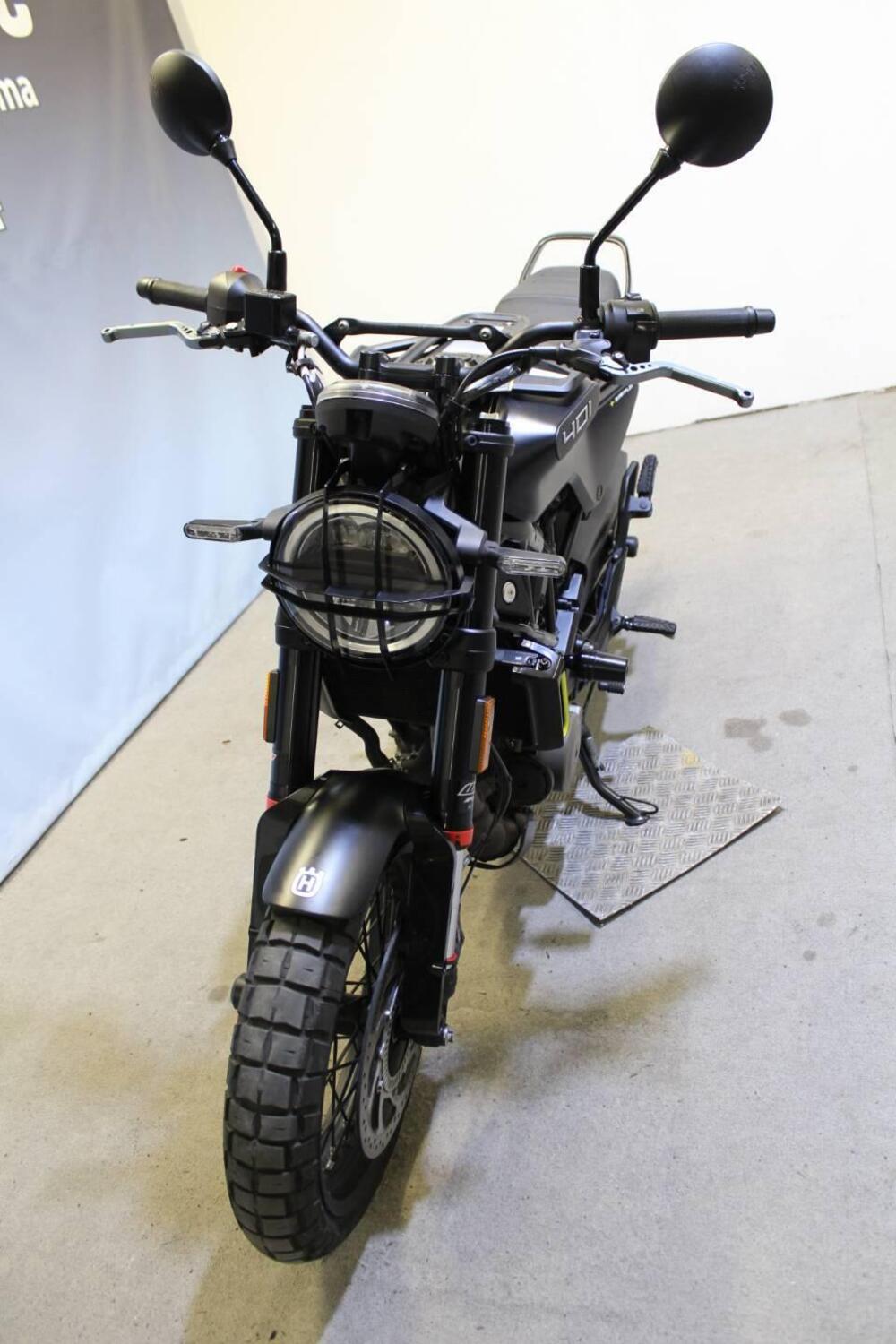 Husqvarna Svartpilen 401 (2021 - 23) (13)