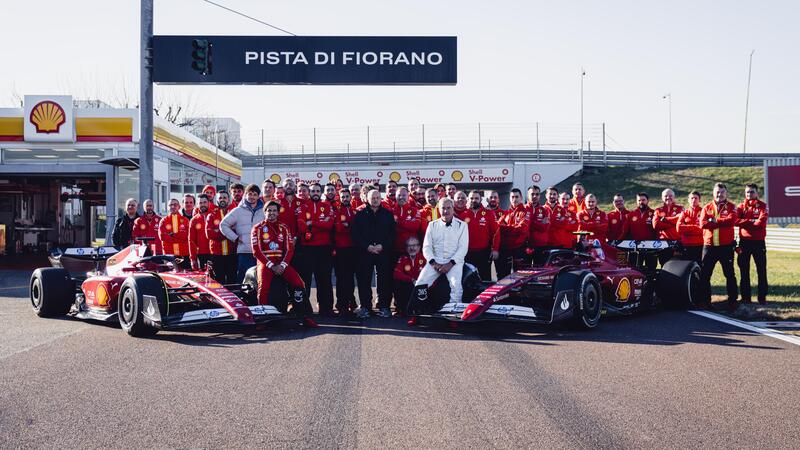 F1. Carlos Sainz dice addio alla Ferrari: ultima giornata in pista a Fiorano con il padre a bordo della F1-75 e la 735 LM