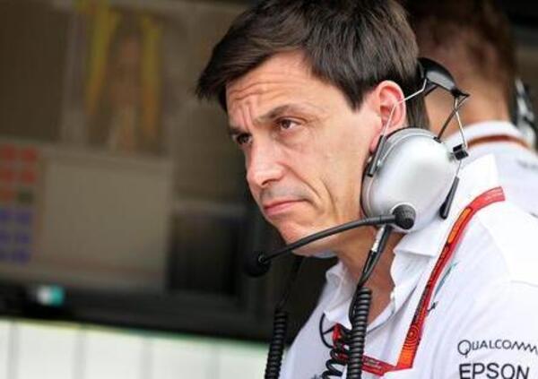 S&igrave;, Toto Wolff (incredibilmente) sta con Ben Sulayem e la FIA: &ldquo;Sarei felice di sanzionare ancora di pi&ugrave; i piloti&rdquo;