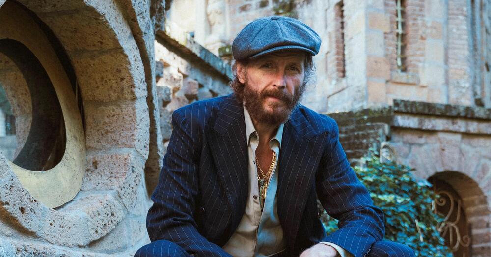 Jovanotti, ma com&rsquo;&egrave; il suo nuovo singolo &ldquo;Montecristo&rdquo;? Un brano scomposto, con un grande titolo e un grande arrangiamento (di Dardust). Ma ci ha convinto? Non del tutto. Ecco perch&eacute;&hellip;