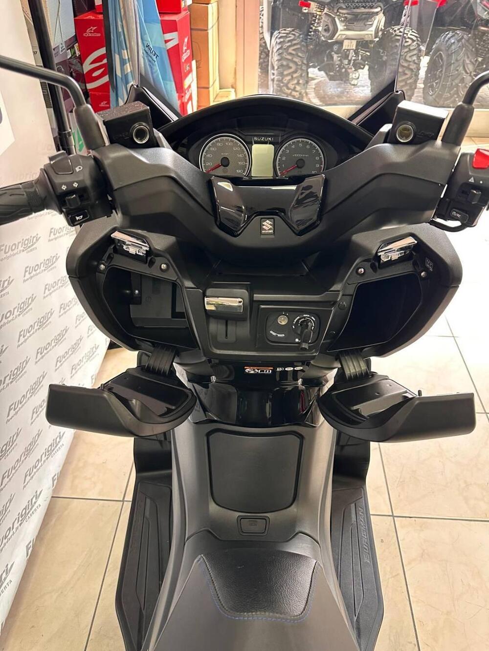 Suzuki Burgman 400 (2025) (3)