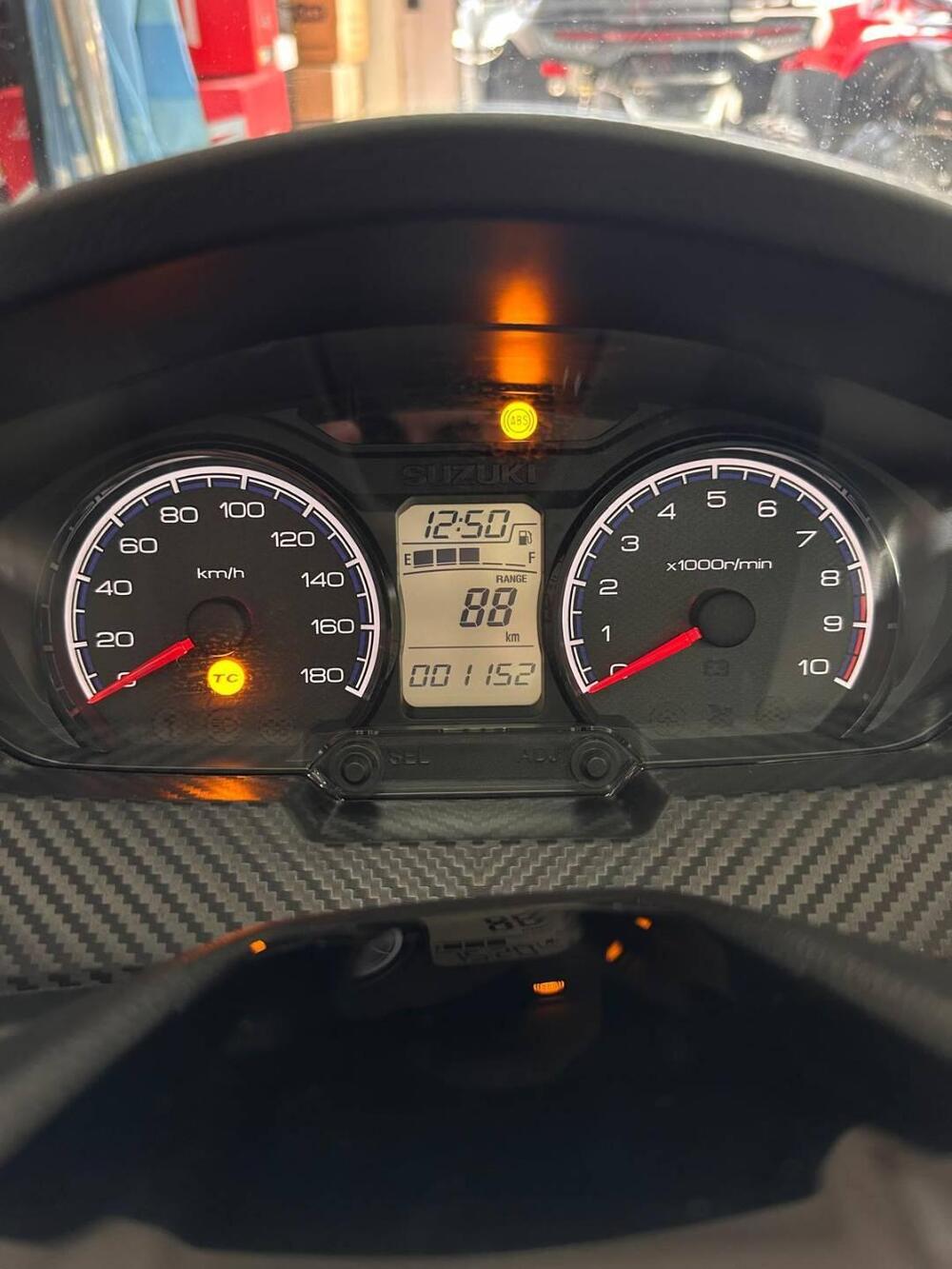 Suzuki Burgman 400 (2025) (4)