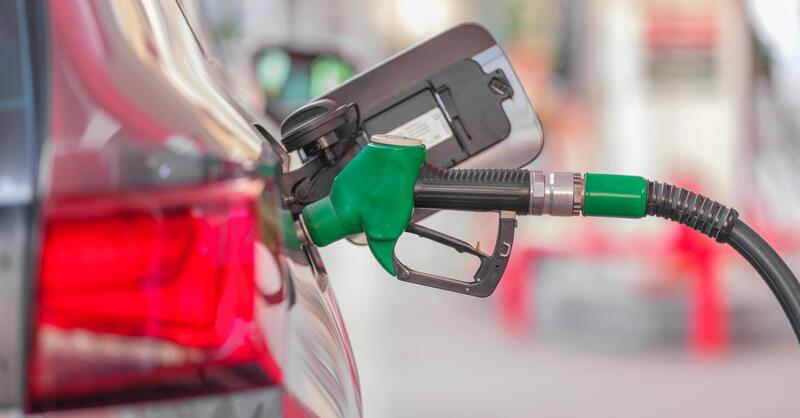 Risparmio energia, dieci regole: anche l'auto può dare una mano (e tanto)