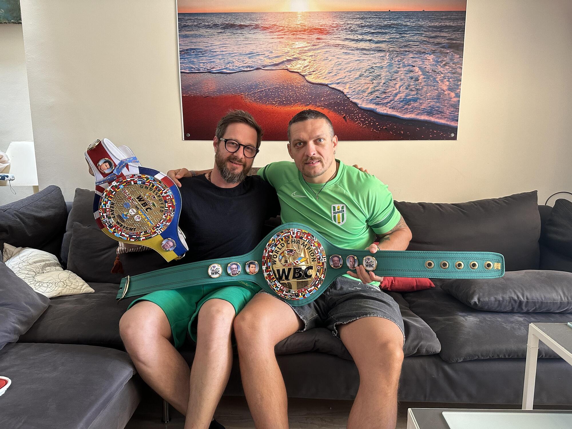 Il regista Pablo Benedetti e il pugile ucraino Oleksandr Usyk