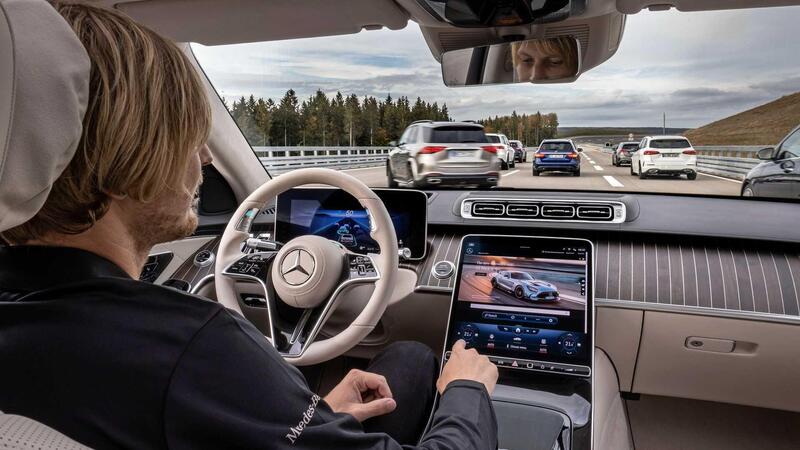 Mercedes ottiene il nullaosta per la guida autonoma a 95 km/h 