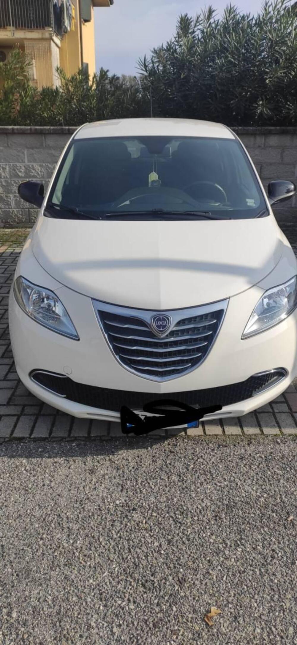 Lancia Ypsilon usata a Mantova