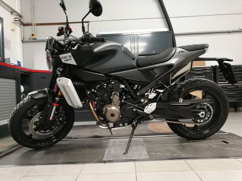 Husqvarna Svartpilen 801 (2024 - 26) (3)