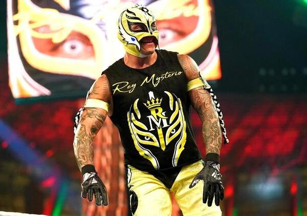 Ragazzi, sveglia, non &egrave; morto quel Rey Mysterio: sono i media che vi prendono per il cu*o per fare click. Giornaloni compresi. Altro che wrestling...