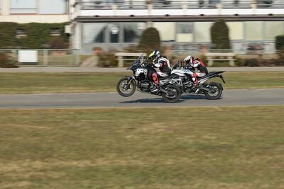 BMW R1300GS Adventure ASA vs BMW R1300GS: la comparativa! Rilevamenti, off-road e strada, il TEST definitivo [VIDEO E GALLERY]