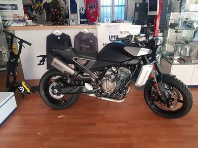 Husqvarna Svartpilen 801 (2024 - 25) usata