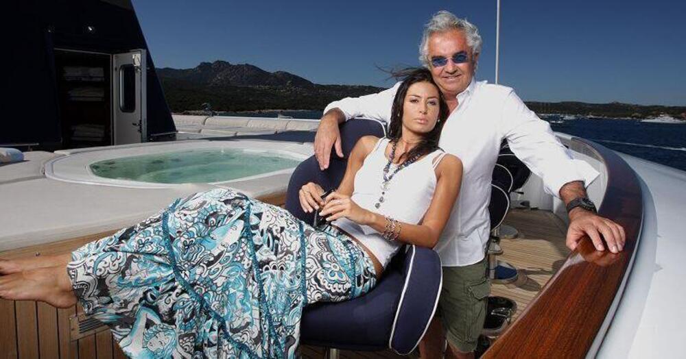 Perch&eacute; Flavio Briatore chiede alla Presidenza del Consiglio un risarcimento di 12,6 milioni? Spoiler: non c&rsquo;entra Giorgia Meloni, ma lo yacht Force Blue &ldquo;svenduto&rdquo; e Bernie Ecclestone&hellip;