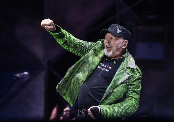 Altre rivelazioni di Vasco Rossi prima de &ldquo;I magnifici 7&rdquo; concerti a San Siro su Canale 5: &ldquo;Io, la voce di chi non ha voce&rdquo;. E sui fan sotto la pioggia, le debolezze, la solitudine e la scaletta&hellip;