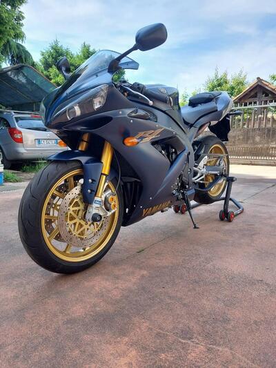 Yamaha YZF R1 SP1 (2006) usata