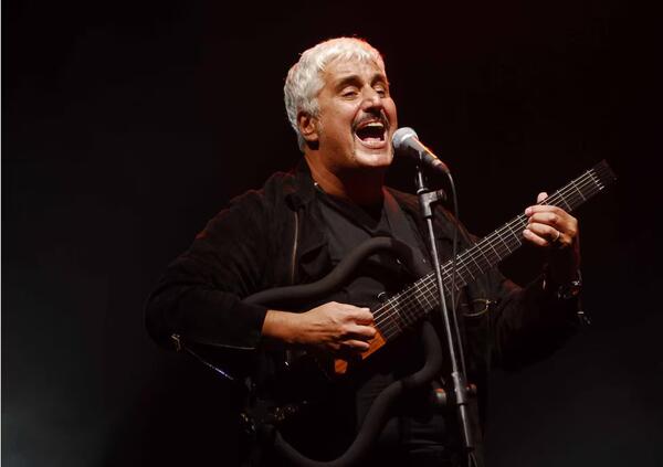 Pino Daniele Nero a met&agrave;? &ldquo;Un rivoluzionario come Tot&ograve;, De Filippo e Troisi&rdquo;. Parla Marco Spagnoli, regista del docufilm sul cantante napoletano al cinema: &ldquo;I social? Sirene&rdquo;. E su politica e arte&hellip;