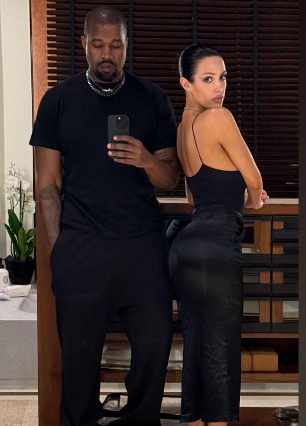 Bianca Censori, Kanye West scatenato: spara sue foto hot in serie. Tutto bene? Tra niente reggiseno e trasparenze &ldquo;sospette&rdquo;...