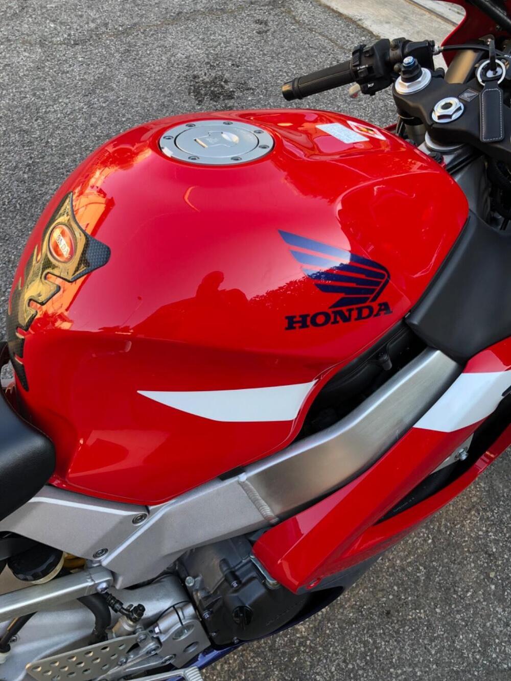 Honda CBR 900 RR Fireblade (2000 - 01) (8)