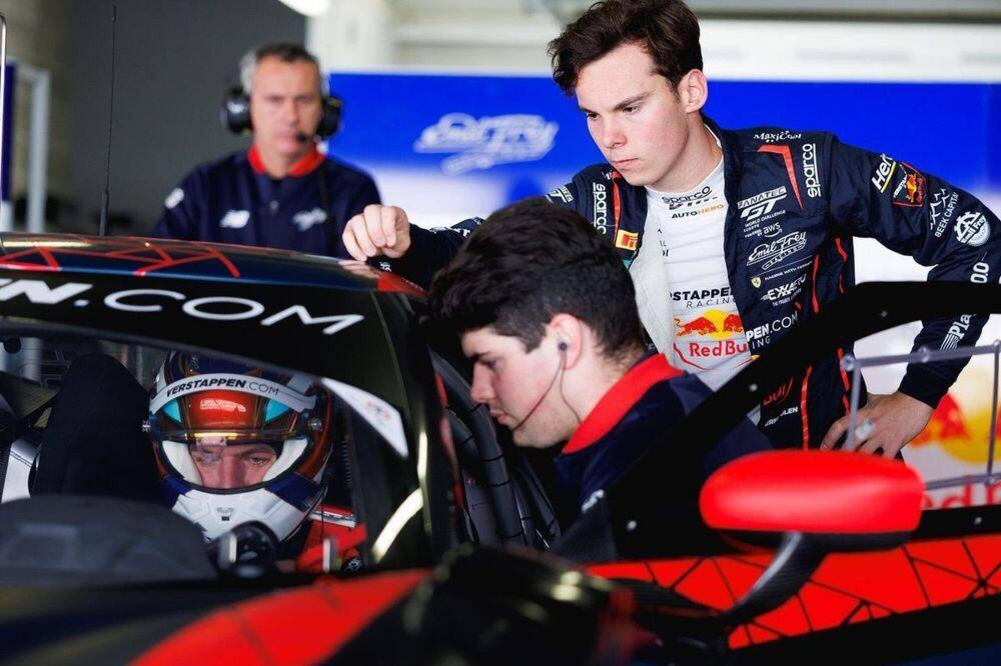 Max Verstappen impegnato a un test con la Ferrari GT3