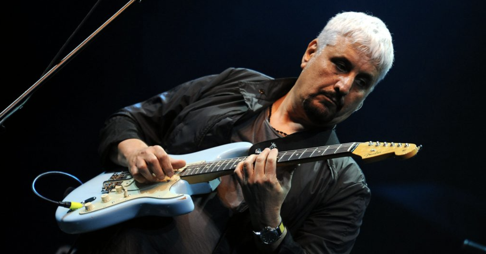 Pino Daniele, genio rivoluzionario: la stoccata alla Lega, &ldquo;Quando&rdquo; nella segreteria di Troisi, i 200mila di Piazza del Plebiscito. Parla Senardi, discografico e autore del docufilm: &ldquo;Era al pari di Clapton. Tony Effe? Gli date troppa importanza&rdquo;