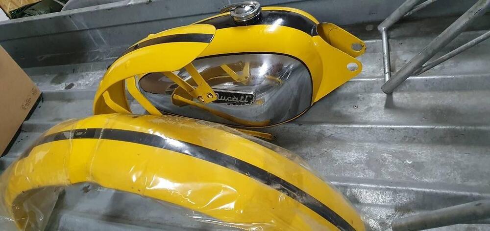 SERBATOIO E PARAFANGHI DUCATI SCRAMBLER (6)