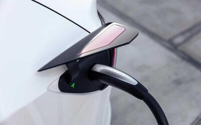 Lo "sciopero" ai Supercharger in Svezia, centinaia di Tesla in fila [VIDEO]