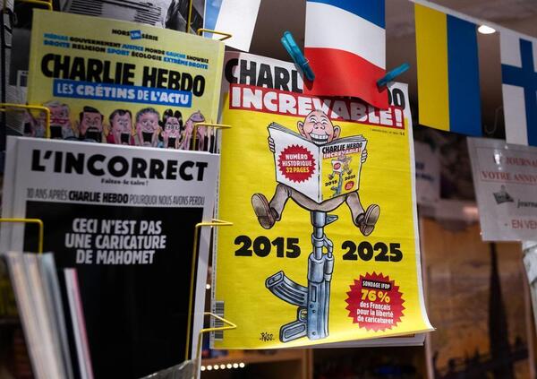 Charlie Hebdo, che cos&#039;era, cos&#039;&egrave; diventato e perch&eacute; &egrave; molto pi&ugrave; del giornale vittima della strage islamista di 10 anni fa. E in Italia non ci sar&agrave; mai...