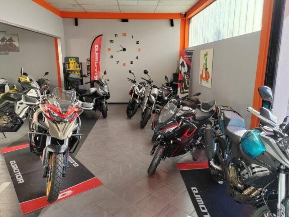 QJ Motor SRK 125 R (2024) (3)