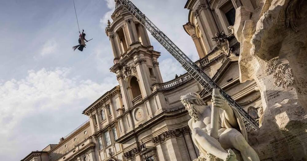 Siamo andati a mangiare in Piazza Navona per la Befana di Roma, ma com&#039;&egrave; stato? Un&#039;epifania nel bagno di folla, tra mandorle caramellate, i Moretti, una mela stregata e...