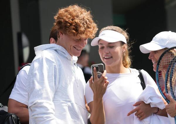 &ldquo;Sinner? Non mi interessa dove lo infila&rdquo;. Ecco come su Jannik e Anna Kalinskaya Kyrgios continua a farla fuori dal vaso. E intanto all&#039;Australian Open si &ldquo;spostano&rdquo; Alcaraz e Zverev...