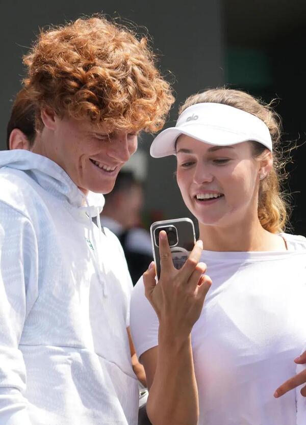 &ldquo;Sinner? Non mi interessa dove lo infila&rdquo;. Ecco come su Jannik e Anna Kalinskaya Kyrgios continua a farla fuori dal vaso. E intanto all&#039;Australian Open si &ldquo;spostano&rdquo; Alcaraz e Zverev...