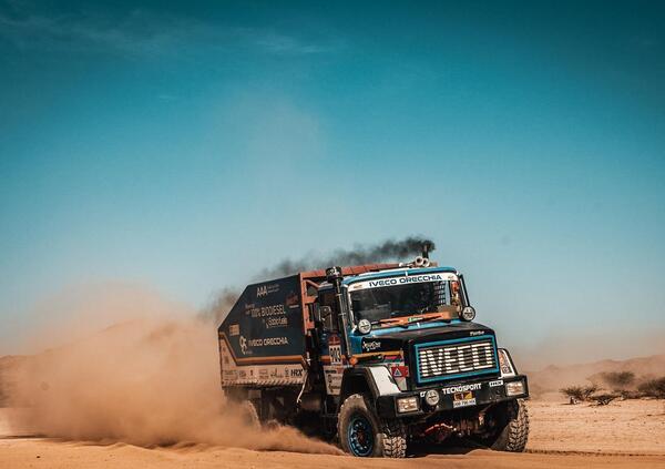 C&#039;est la Dakar: &egrave; quello che ti dicono quando premi il pulsante blu dell&rsquo;Iritrack e l&#039;elicottero dei soccorsi viene a cercarti | EP7