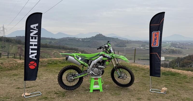 250 o 300 4 tempi? Abbiamo montato e provato il gruppo termico ATHENA per la Kawasaki KX250: ecco come va