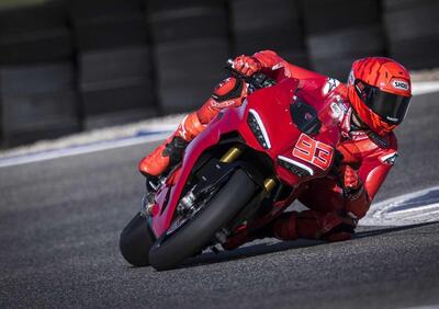 Marc Marquez debutta in sella alla nuova Panigale V2. Ed è già record