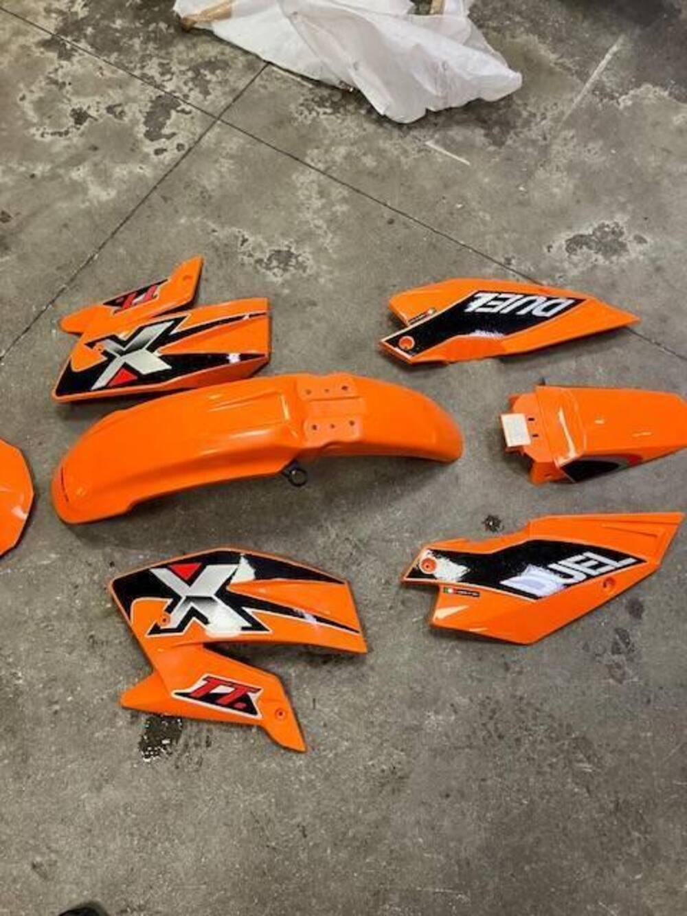 Kit plastiche arancio NUOVE ! Roxon-Nox 50cc. Due (2)