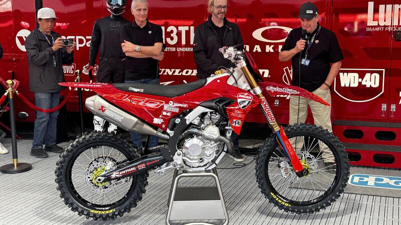 Ducati e Supercross: presentata la DesmoMX 450 ad Anaheim 1. Il design affidato a Troy Lee