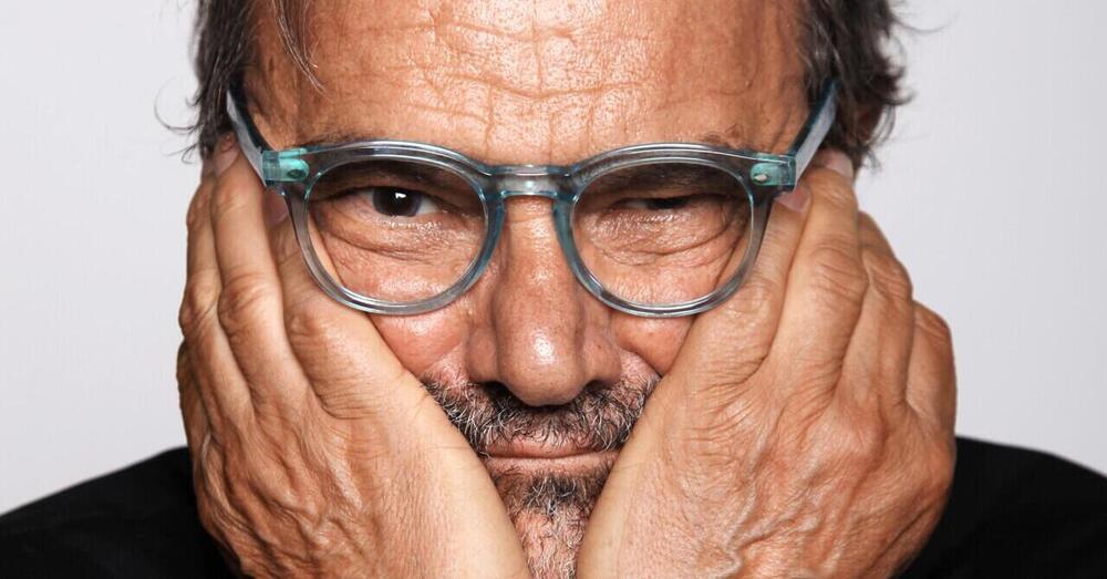 Perch&eacute; Oliviero Toscani &egrave; ricoverato al Pronto soccorso? Dalla malattia (amiloidosi) ai servizi di moda, le campagne Benetton e il segno su un&rsquo;epoca. Ecco cosa sappiamo delle sue condizioni&hellip;