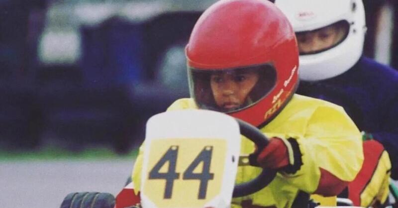 Lewis Hamilton da bambino su un kart con il #44