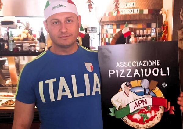 Pizzaiolo italiano arrestato in Ucraina, ecco la vera storia di Gianni Cenni, arruolato con i russi: meme vivente con video tragicomico, tronista di &ldquo;Uomini e donne&rdquo; mancato, figlio della Campania, finir&agrave; su un francobollo? Ma chi &egrave;?