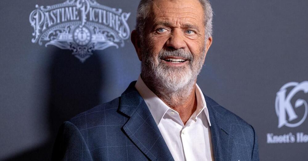 Incendio di Los Angeles, la teoria (del complotto) di Mel Gibson (che metter&agrave; le ceneri della sua villa in un&rsquo;urna?): roghi dolosi per &ldquo;sgomberare&rdquo; terreni pregiati?