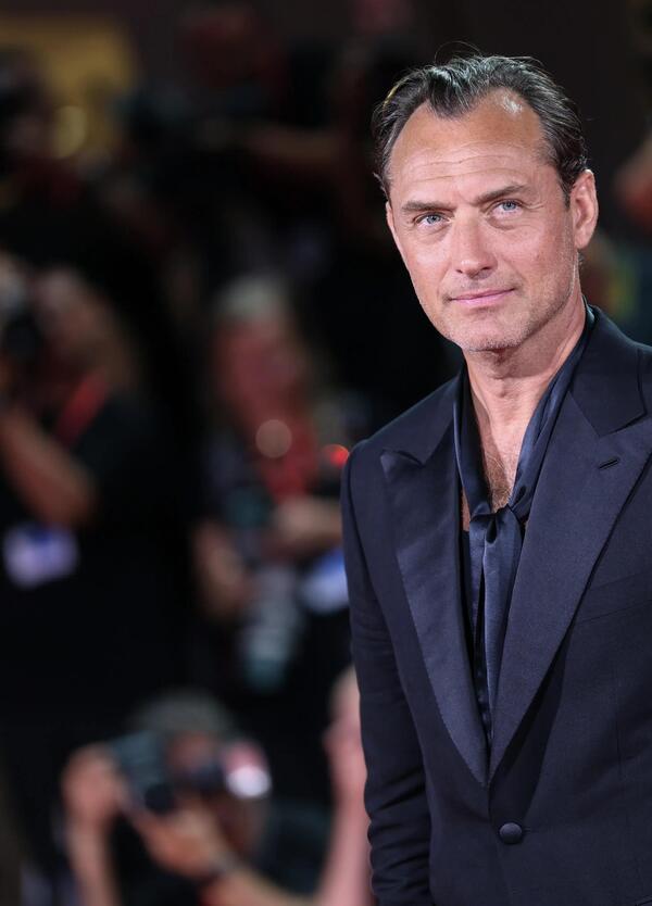 Jude Law con Vladimir Putin conferma: interpretare un dittatore al cinema &egrave; una sofferenza. Perch&eacute; non lo criticate come Luca Marinelli in Mussolini M - Il figlio del secolo?