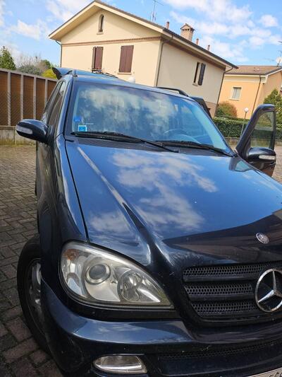 Mercedes-Benz Classe ML 270 turbodiesel cat CDI  del 2004 usata a Cento