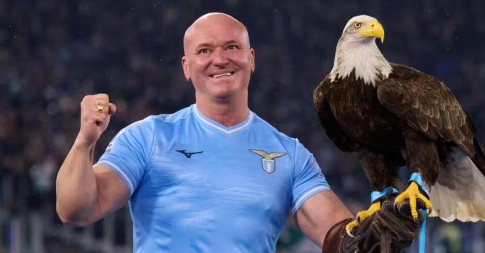 E che caz*o.... Licenziato dalla Lazio per una protesi al pene? Il falconiere Juan Bernab&egrave;, addestratore dell&rsquo;aquila Olimpia, si difende: &ldquo;Non c&rsquo;&egrave; niente di male&rdquo;. E con Cruciani a La Zanzara...