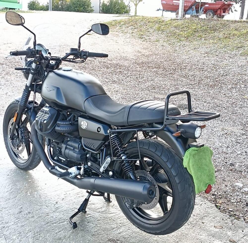 Moto Guzzi V7 Stone (2021 - 24) (3)