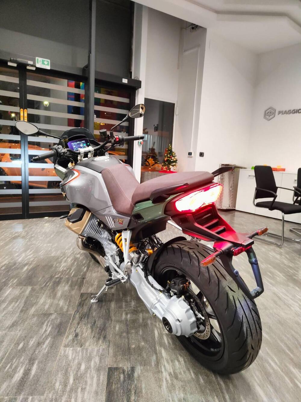 Moto Guzzi V100 Mandello S (2022 - 24) (2)