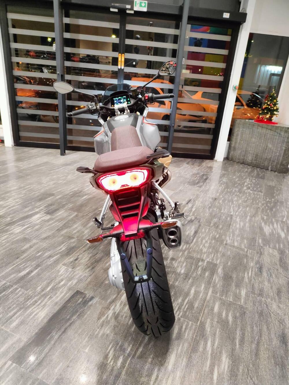 Moto Guzzi V100 Mandello S (2022 - 24) (3)