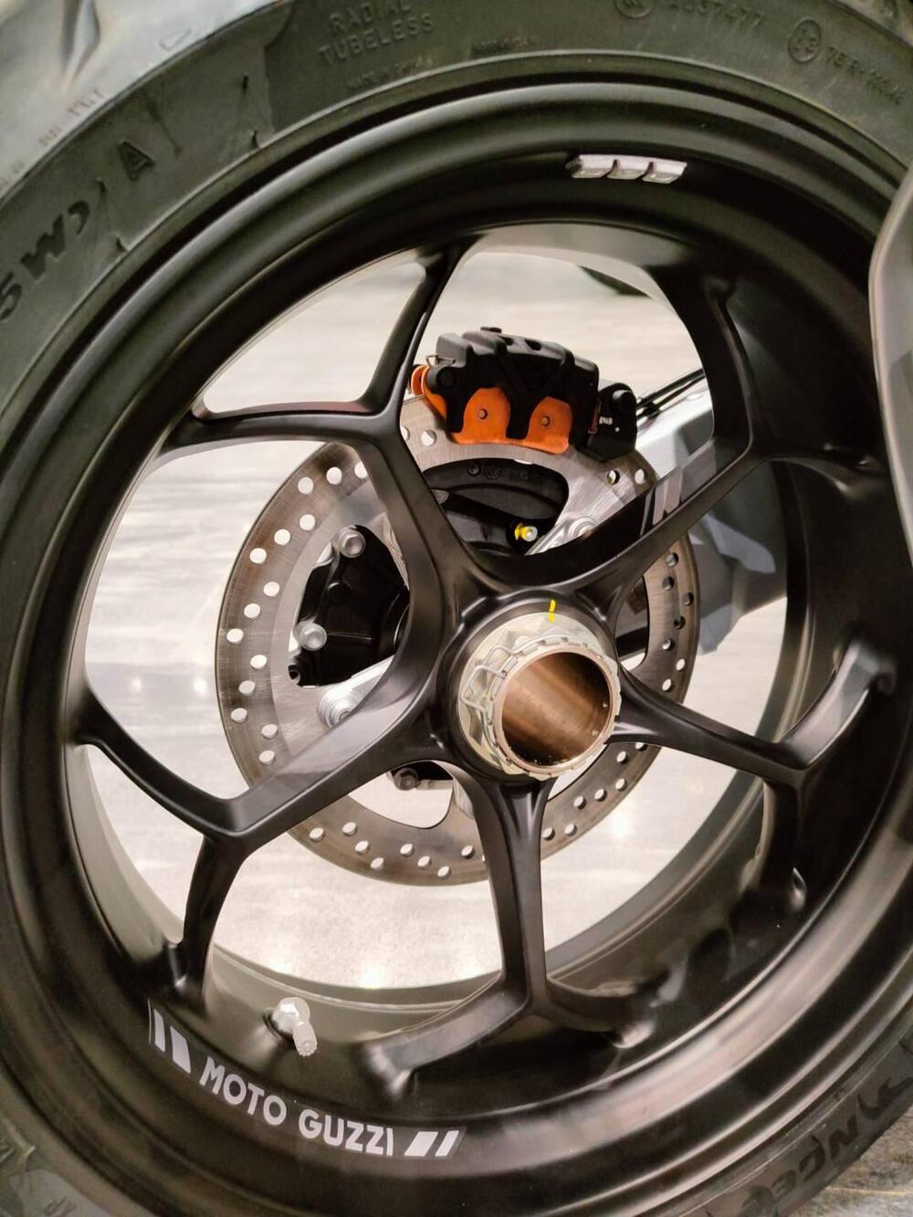 Moto Guzzi V100 Mandello S (2022 - 24) (5)