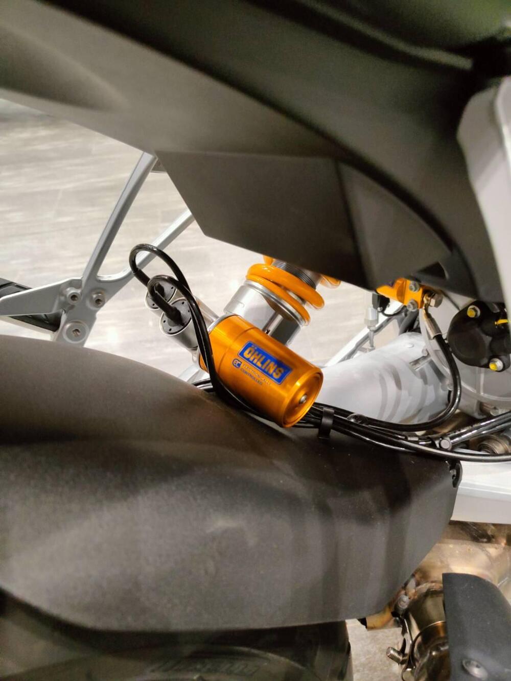 Moto Guzzi V100 Mandello S (2022 - 24) (7)