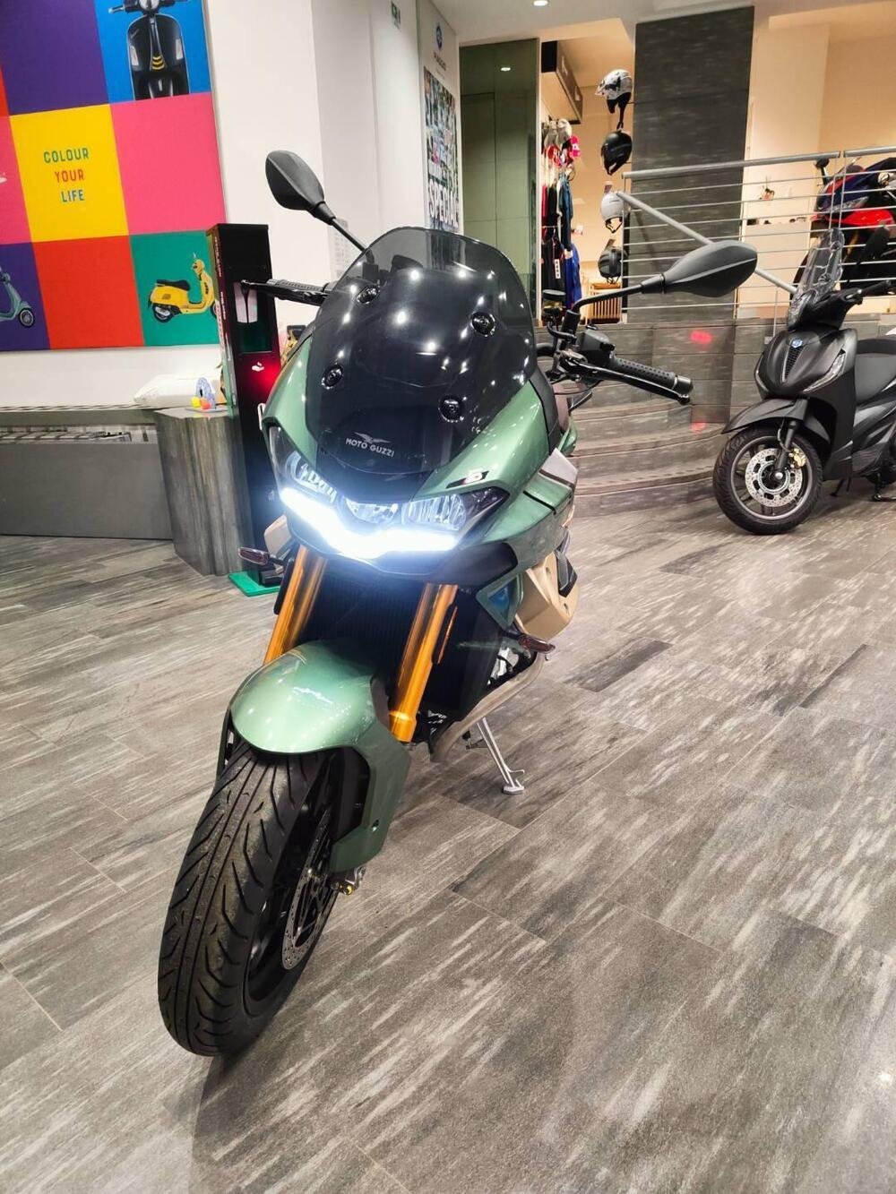 Moto Guzzi V100 Mandello S (2022 - 24) (9)