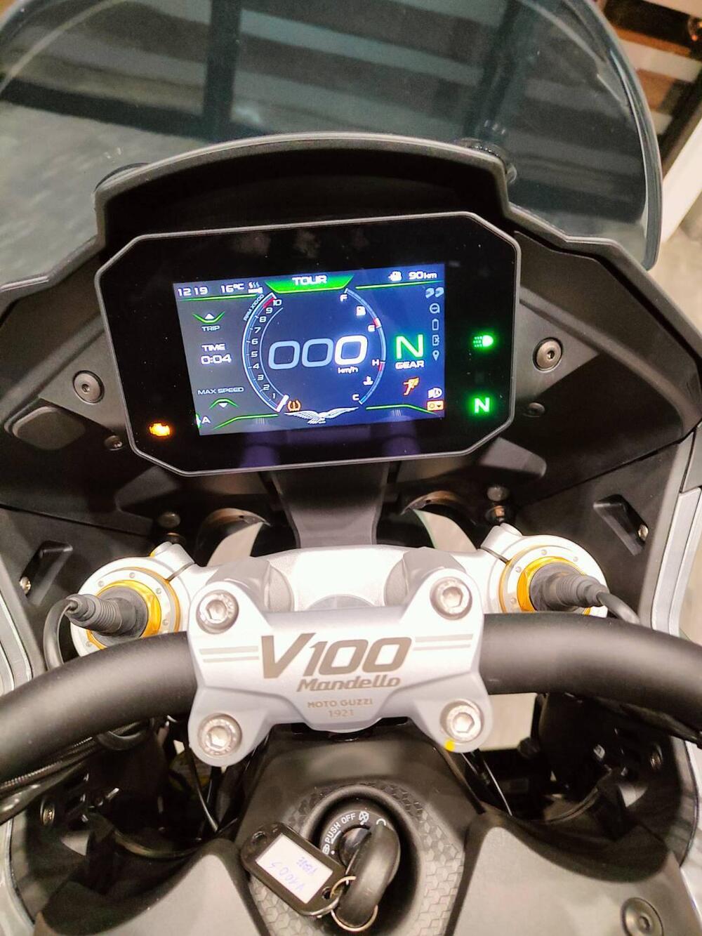 Moto Guzzi V100 Mandello S (2022 - 24) (12)