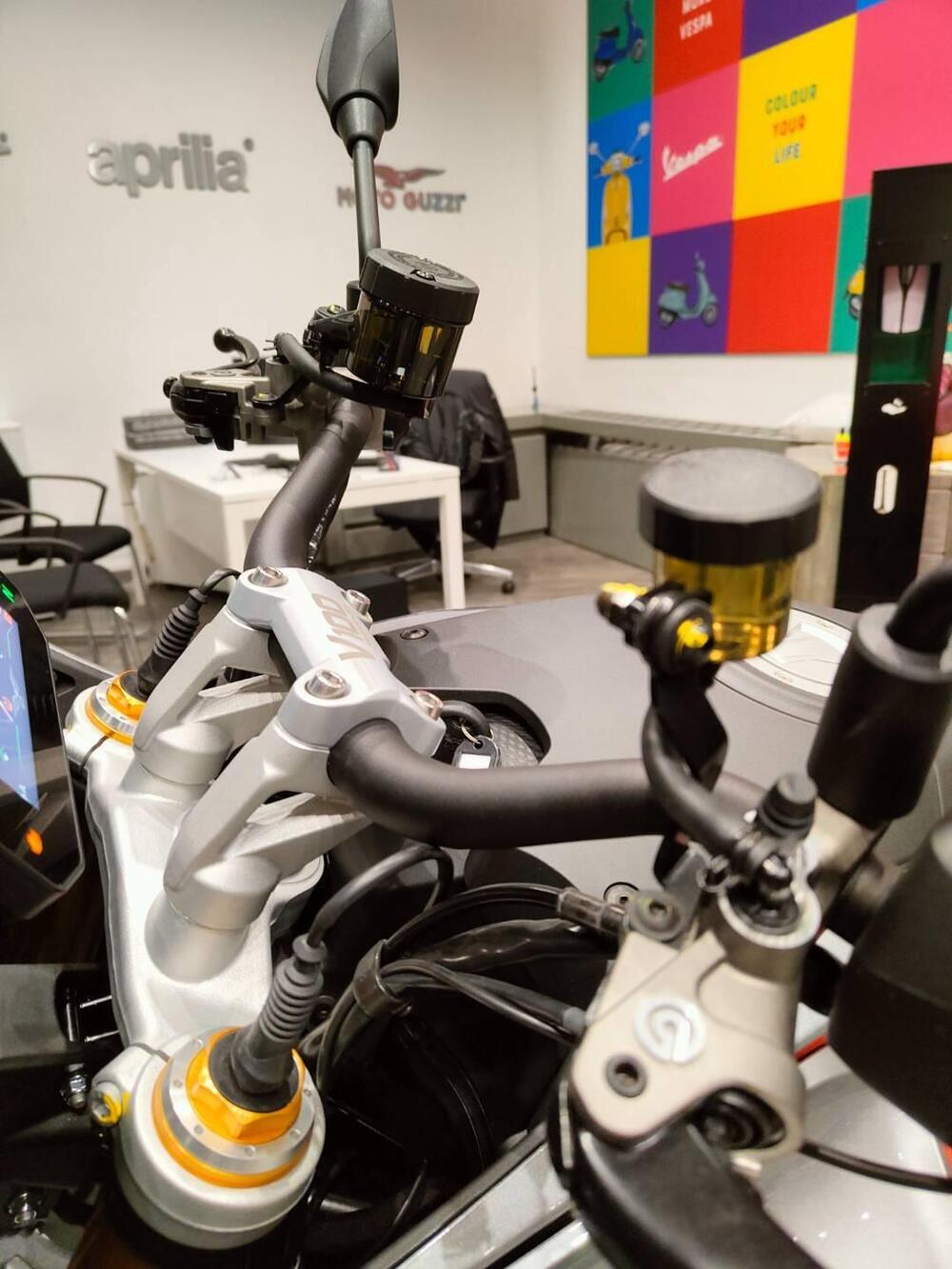 Moto Guzzi V100 Mandello S (2022 - 24) (13)